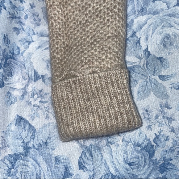 Nicole Miller 2 Ply Cashmere Oatmeal Sweater XS Luxe Soft Thermal Knit Warm Top - Picture 8 of 8